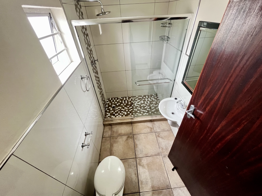 To Let 2 Bedroom Property for Rent in Beacon Bay Eastern Cape